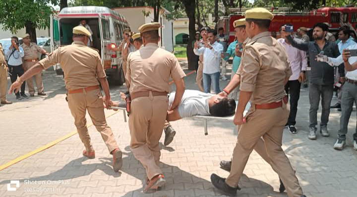 लखीमपुर खीरी : रिजर्व पुलिस लाइन में किया गया मॉक ड्रिल अभ्यास