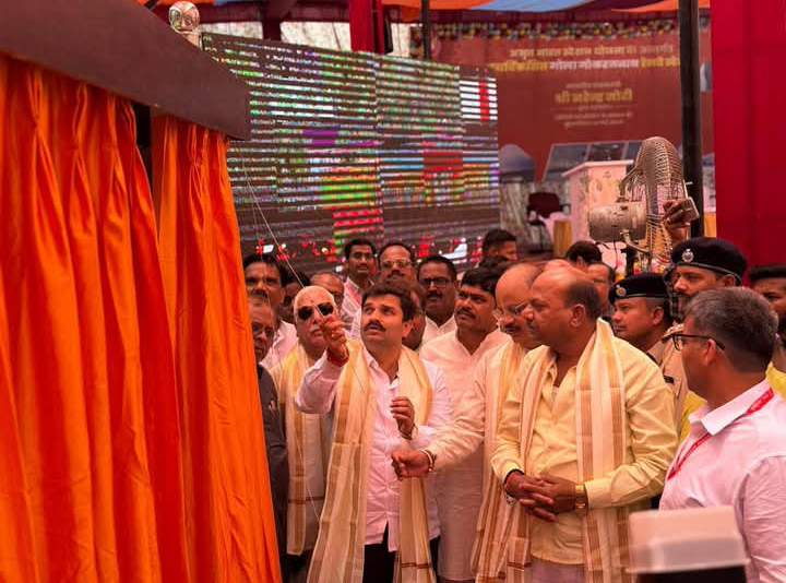 लखीमपुर खीरी : प्रधानमंत्री द्वारा वीडियो कॉन्फ्रेंसिंग के माध्यम से अमृत भारत स्टेशन योजना के अंतर्गत गोला गोकर्णनाथ रेलवे स्टेशन का हुआ उद्घाटन