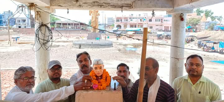 लखीमपुर खीरी : भारत रत्न पंडित जवाहरलाल नेहरू की पुण्यतिथि पर कांग्रेसियो ने श्रद्धांजलि अर्पित करते हुए उन्हें याद किया