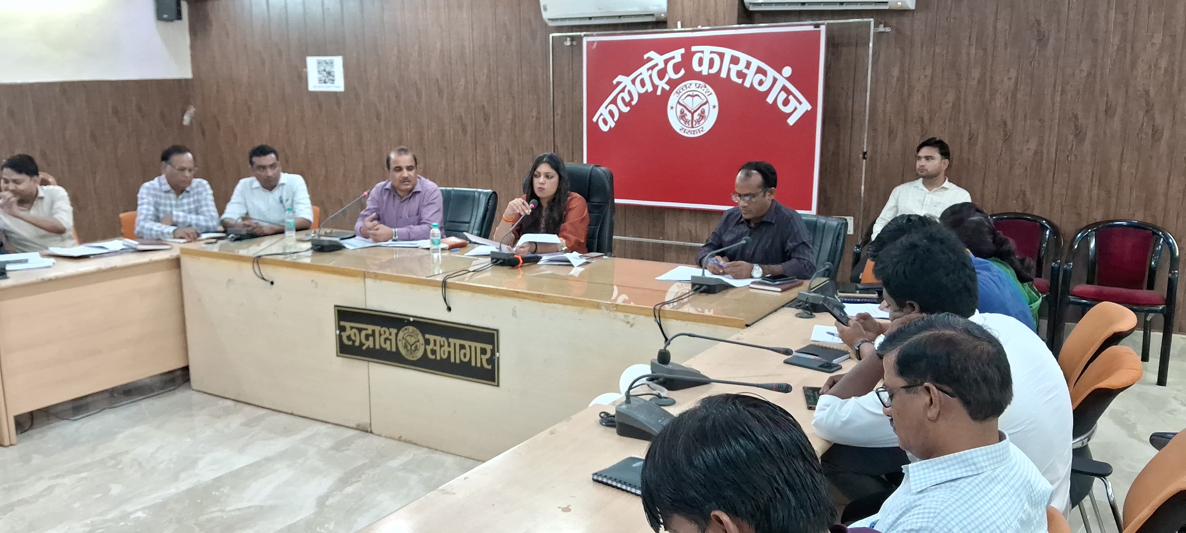 कासगंज:जिलाधिकारी मेधा रूपम ने किया ब्लॉक कासगंज के उच्च प्राथमिक विद्यालय भिटौना में संचालित समर कैंप समापन समारोह का आयोजन।