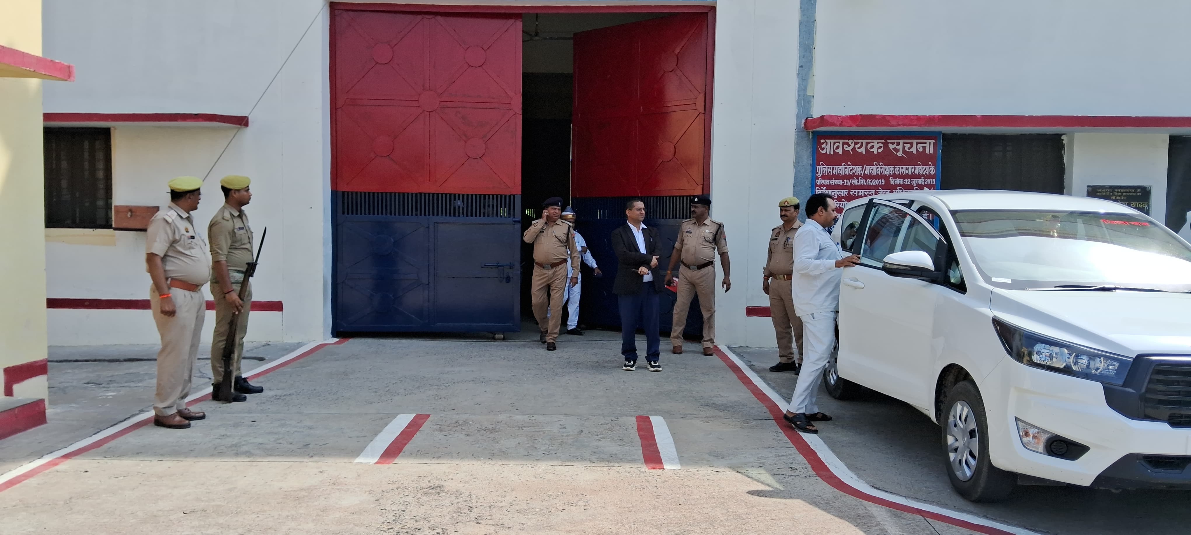 कासगंज: न्यायाधीश एवं जिलाधिकारी द्वारा संयुक्त रूप से जिला कारागार का किया गया निरीक्षण।
