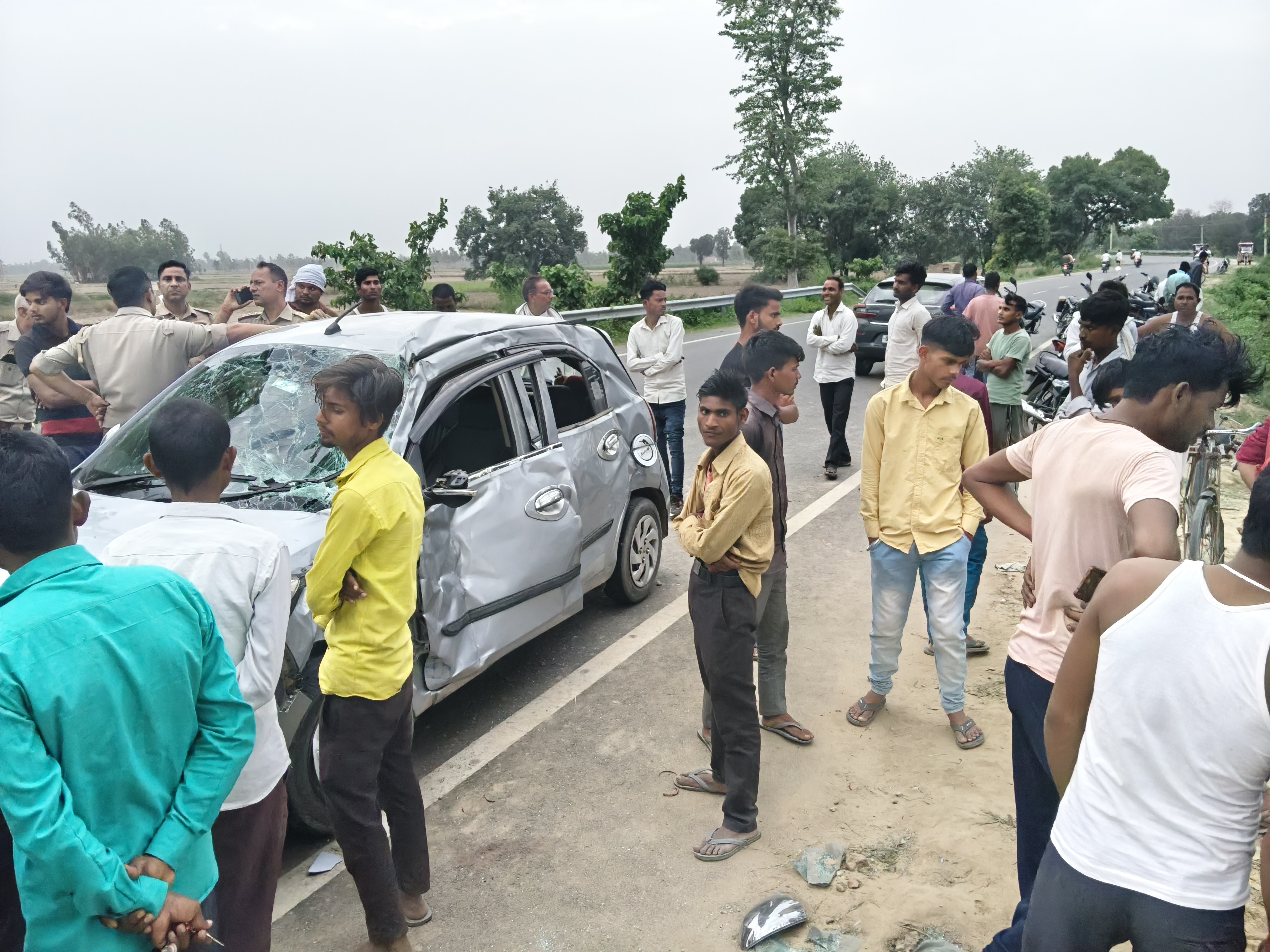 पीलीभीत : सड़क हादसे में मासूम सहित ई-रिक्शा चालक की मौत