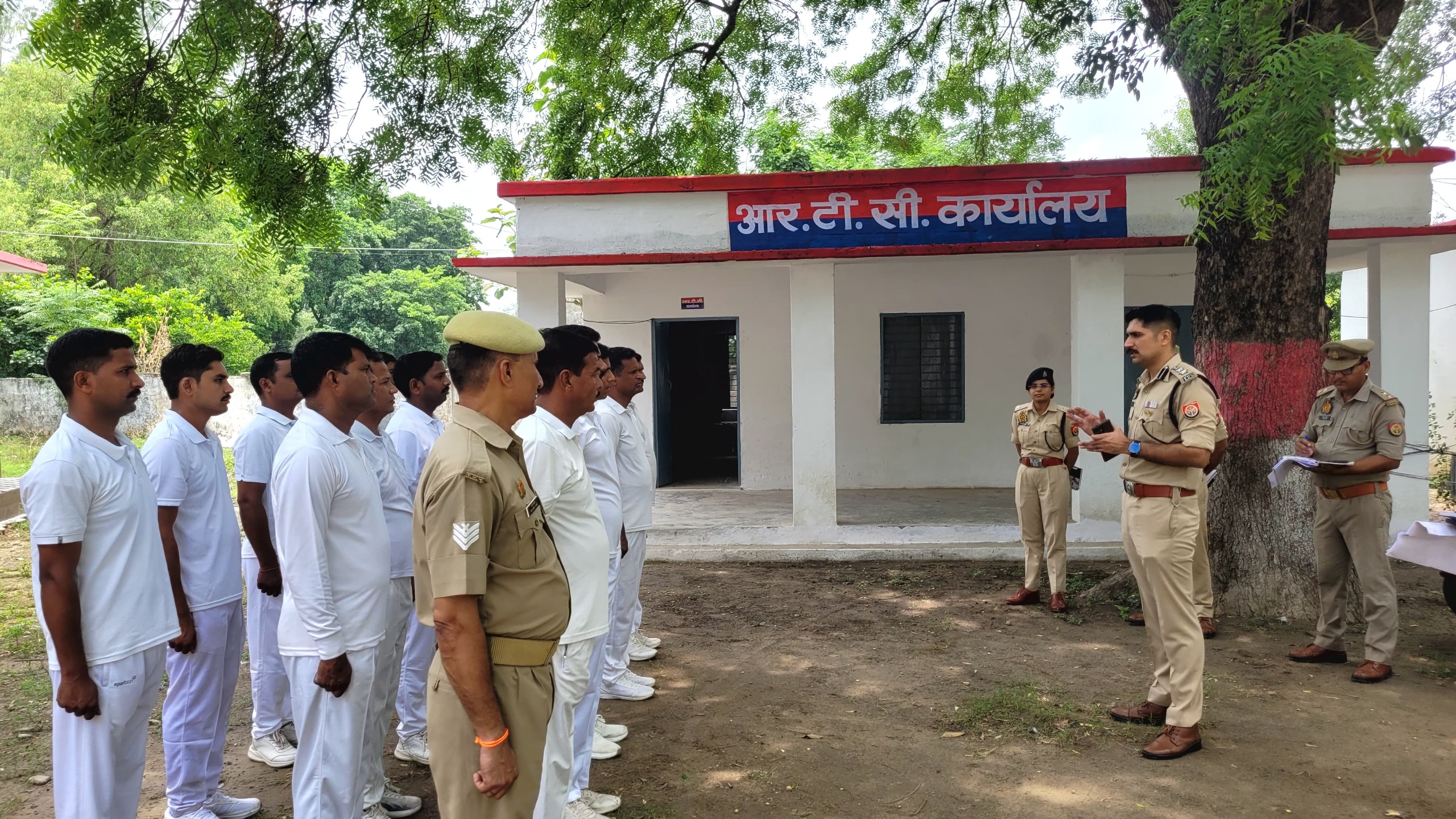 पीलीभीत : नवागत आरक्षियों के प्रशिक्षण की तैयारियों की पुलिस अधीक्षक ने की समीक्षा।