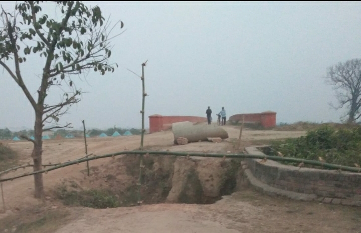 पीलीभीत :डेढ साल से टूटी पडीं हरदोई ब्रांच नहर पर पुलिया शिकायत करने के वावजूद नही हो रहा पुलिया निर्माण