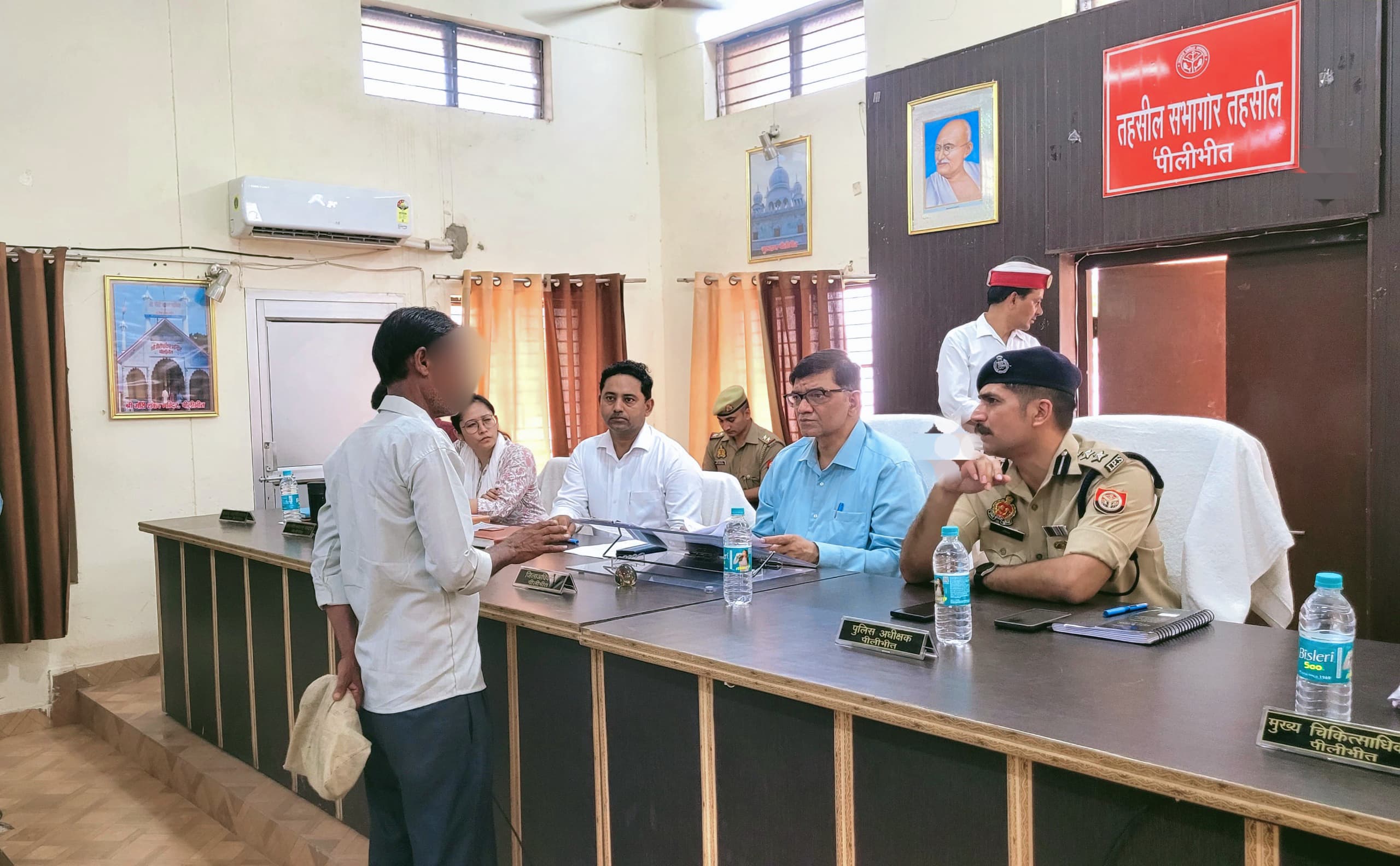 पीलीभीत : जिलाधिकारी एवं पुलिस अधीक्षक ने सम्पूर्ण समाधान दिवस तहसील सदर में सुनीं जनता की समस्याएं।