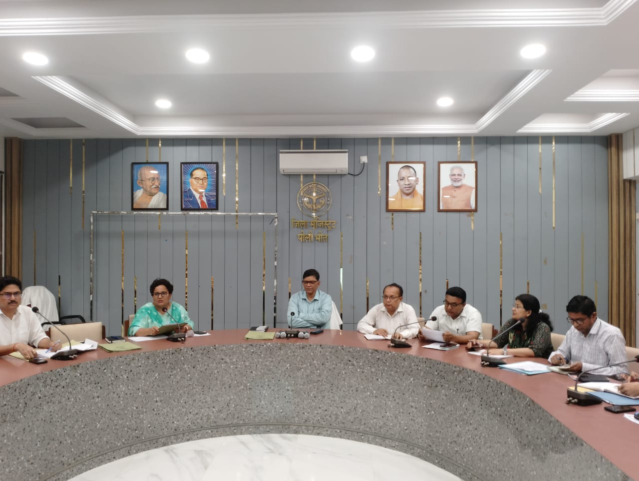 पीलीभीत :जिलाधिकारी की अध्यक्षता में अंतर्राष्ट्रीय योग दिवस के सफल आयोजन तैयारियों से सम्बन्धित बैठक हुई सम्पन्न।