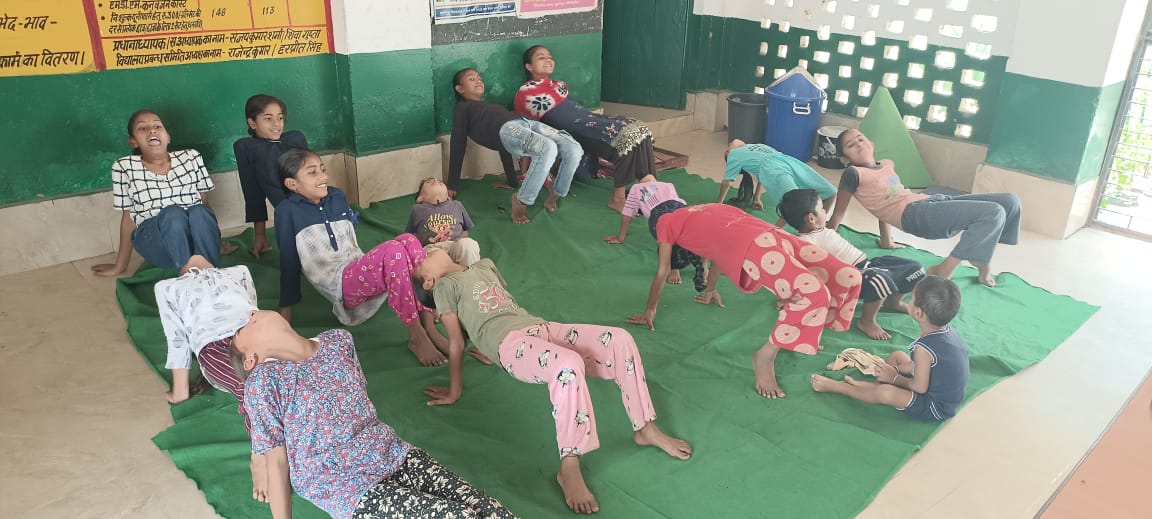 पीलीभीत : बच्चों ने बढ़ चढ़कर प्रतिभाग किया, समर कैंप का समापन 10 जून को होगा।