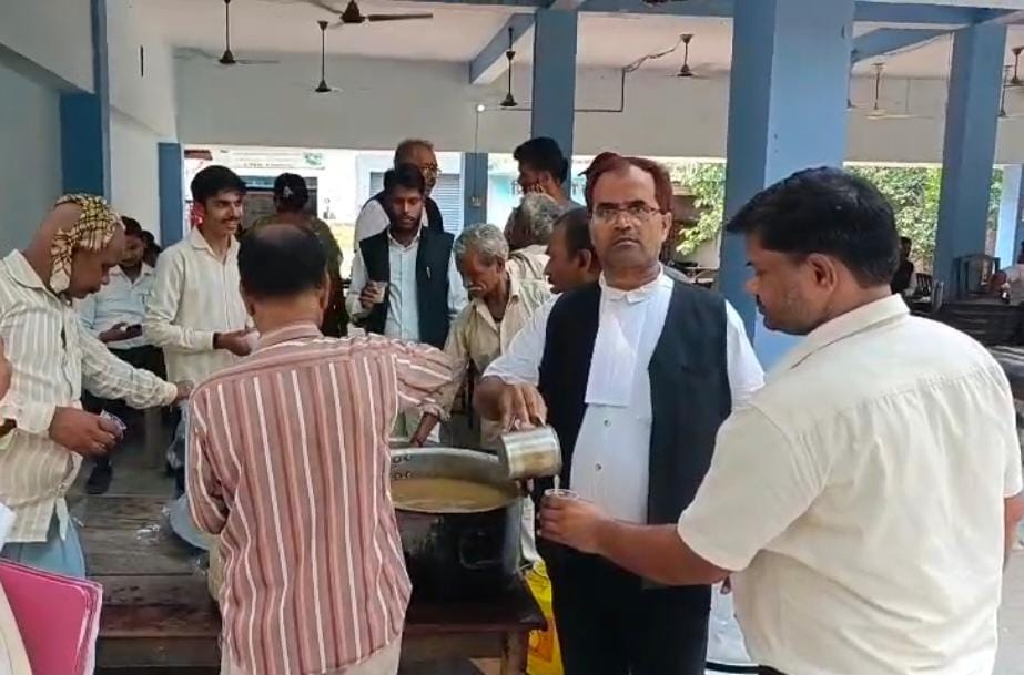 पीलीभीत : सिविल बार एसोसिएशन में पनाह वितरण कार्यक्रम सम्पन्नवादकारियों और अधिवक्ताओं ने लिया लाभ