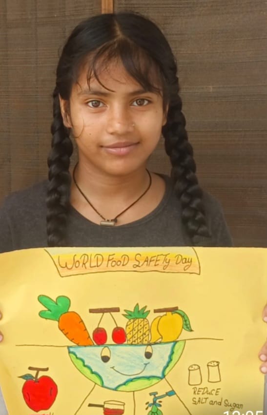 पीलीभीत:समाधान विकास समिति के तत्वावधान में छात्रों को दिया गया सुरक्षित आहार व खाद्य जोखिमों की जानकारी