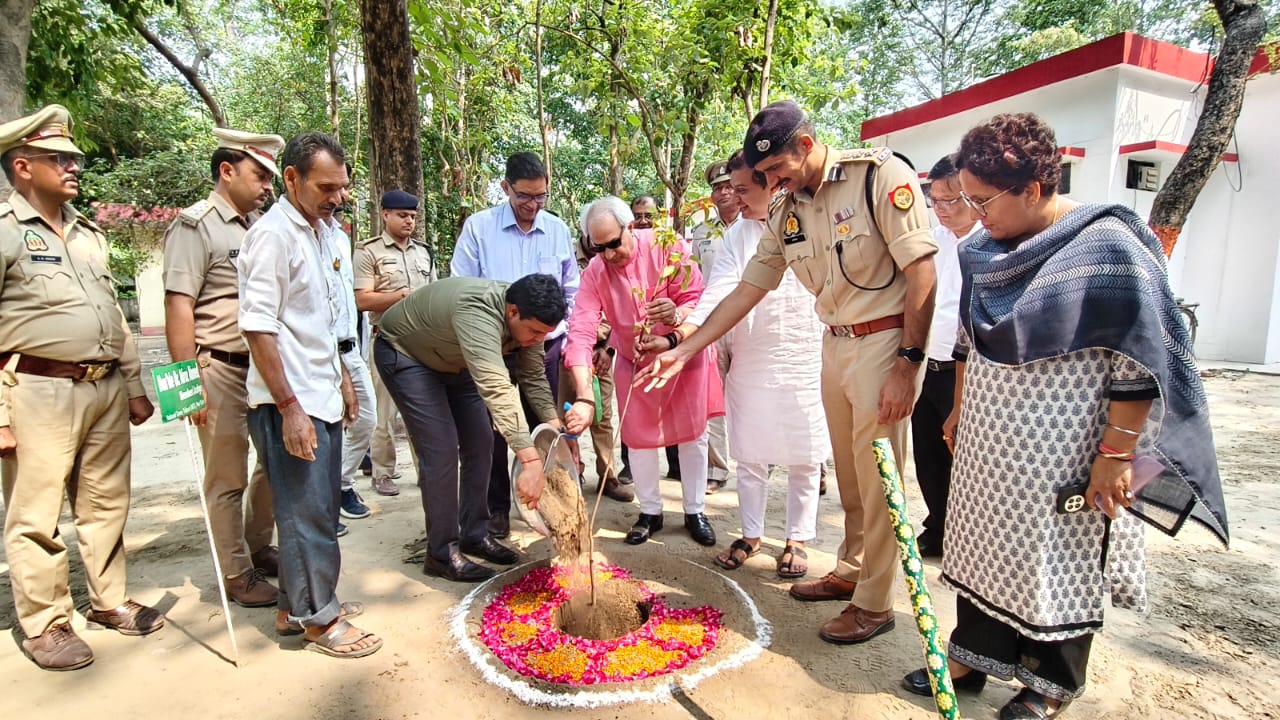 पीलीभीत:पर्यावरण बचाना हमसबकी जिम्मेदारी इसे बचाना आने वाले भविष्य के लिए जरूरी।