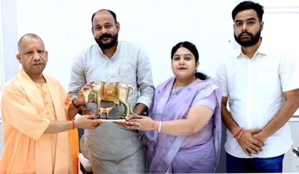 पीलीभीत : ब्लॉक प्रमुख मानसी अपूर्व सिंह ने मुख्यमंत्री से की शिष्टाचार भेंट विकासखंड के चहुंमुखी विकास को लेकर मुख्यमंत्री से की मुलाकात