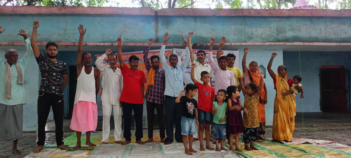 पीलीभीत : जेकेएसएस ने अंतर्राष्ट्रीय योग सप्ताह के पांचवें दिन लगाया योग शिविर में कराया योगाभ्यास!