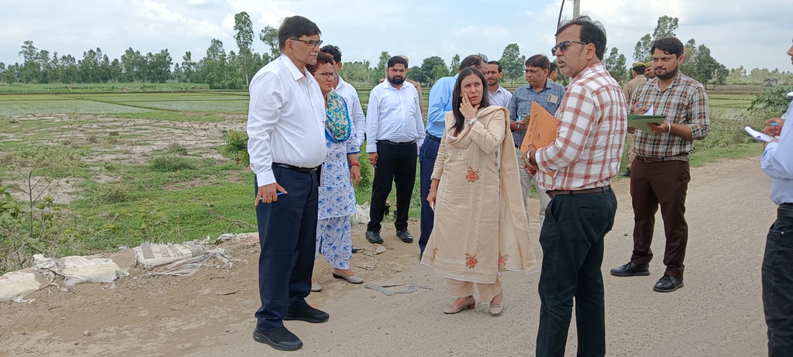 पीलीभीत : क्षतिग्रस्त पुलियों का निरीक्षण एवं सम्बन्धित अधिकारियों को दिए आवश्यक दिशा निर्देश।