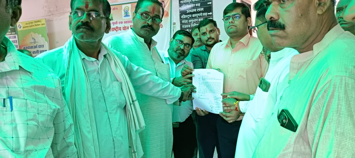 पीलीभीत:पानी रोकने से किसान परेशान, मंत्री जी से मामले की शिकायत