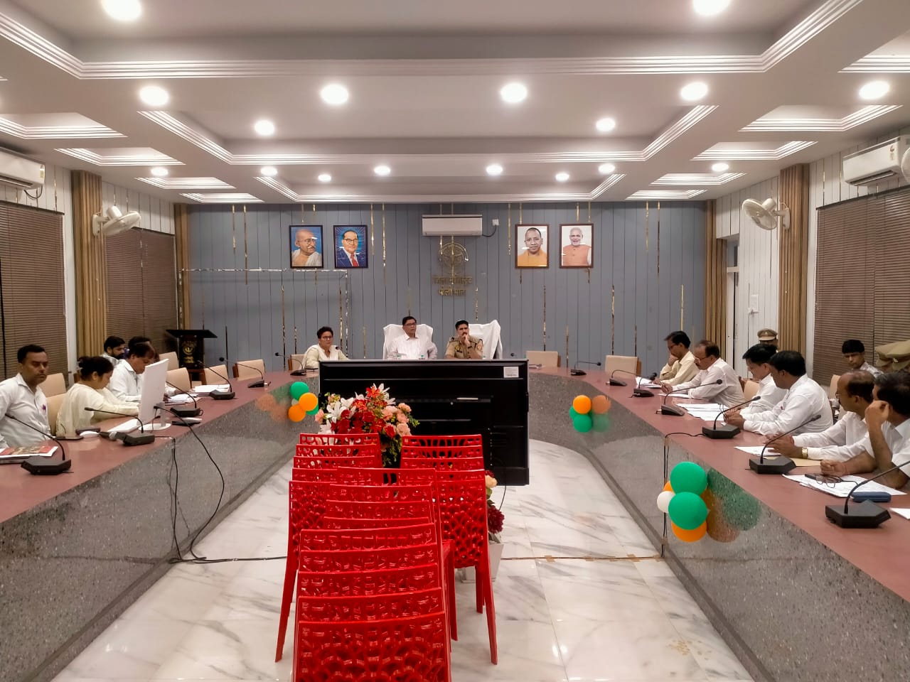 पीलीभीत: जिलाधिकारी की अध्यक्षता में अभियोजन कार्यों की बैठक सम्पन्न