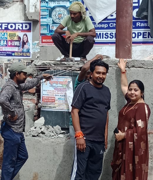 फर्रुखाबाद: व्यापार मंडल की एकता से सफल हुआ "ऑपरेशन ट्रांसफार्मर", प्रशासन ने हटाया अवैध फाउंडेशन