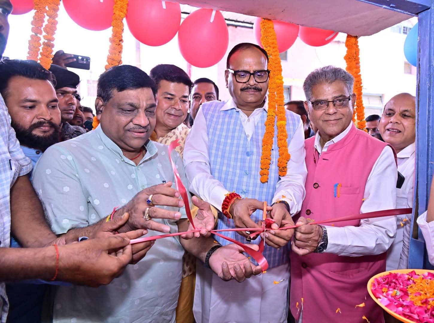 बरेली: डिप्टी सीएम ब्रजेश पाठक ने किया 'प्रधानमंत्री जन औषधि केंद्र' का उद्घाटन, गरीबों को सस्ती दवाओं का मिलेगा लाभ