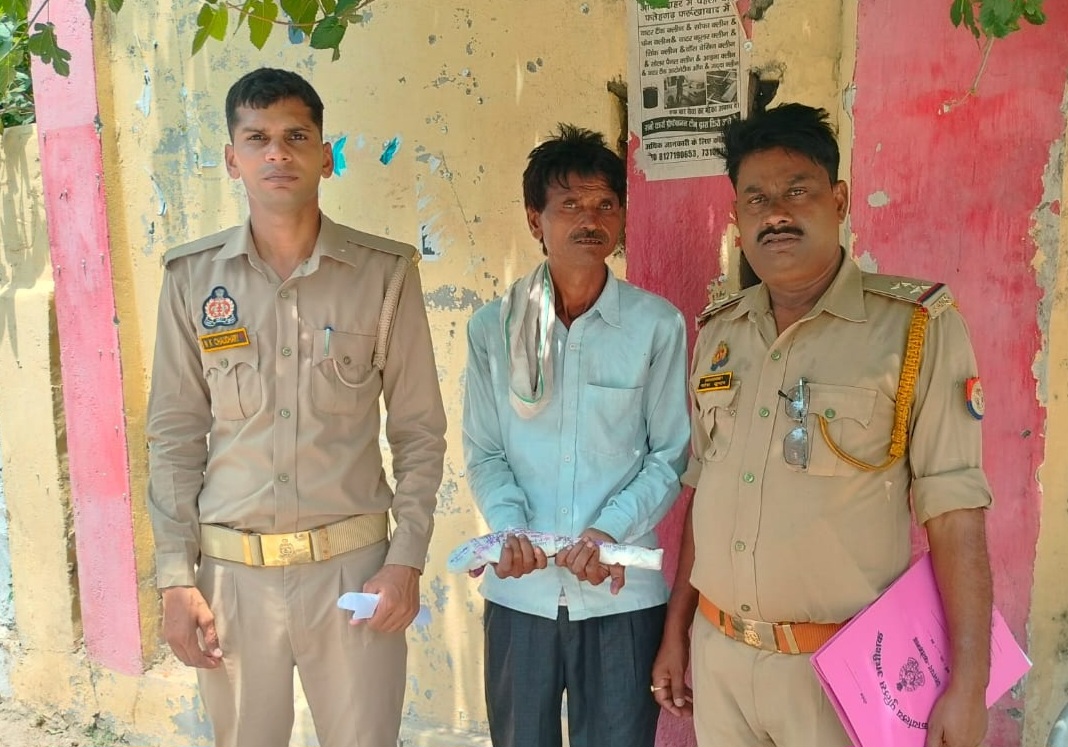 फर्रुखाबाद:थाना नवाबगंज पुलिस द्वारा अवैध तमंचे सहित एक अभियुक्त गिरफ्तार।