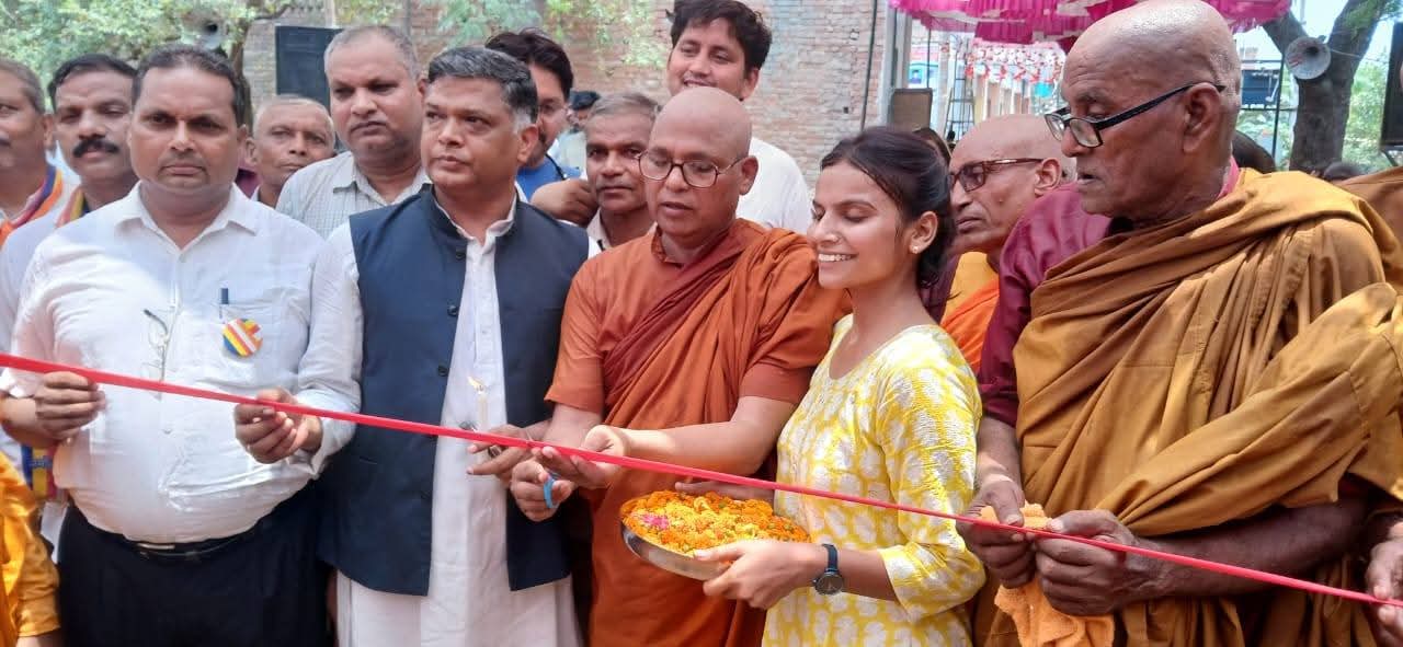 मैनपुरी:शाक्य नगर आलीपुर खेड़ा में बुद्ध कथा का भव्य शुभारंभ, संकिसा भिक्षु संघ के अध्यक्ष डॉ. भिक्षु धम्मपाल महाथेरो ने किया फीता काटकर उद्घाटन