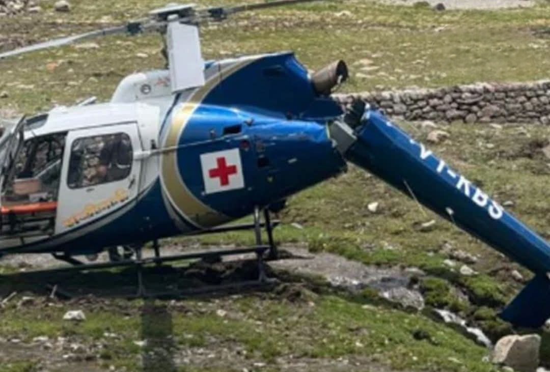केदारनाथ में भीषण हेलीकॉप्टर हादसा, 7 लोगों की मौत, खराब मौसम बना वजह।