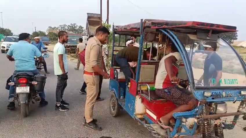 रायबरेली:अनियंत्रित होकर ट्रक ने बाइक सवार को मारी जोरदार टक्कर युवक गंभीर रूप से घायल