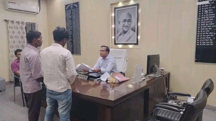 शाहजहांपुर : जनता की समस्याओं के निस्तारण को लेकर सक्रिय दिखे जिलाधिकारी धर्मेंद्र प्रताप सिंह