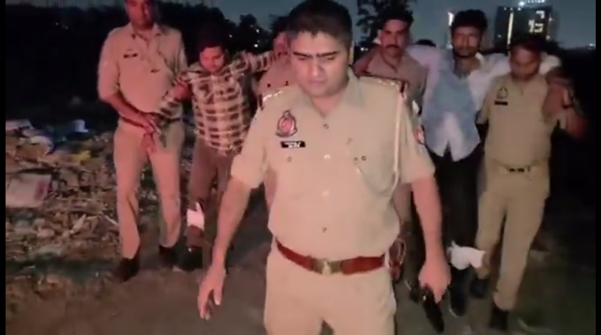 नोएडा पुलिस और बदमाशों के बीच मुठभेड़: दो शातिर अपराधी घायल होकर गिरफ्तार, दर्जनों मामलों में रहे हैं शामिल