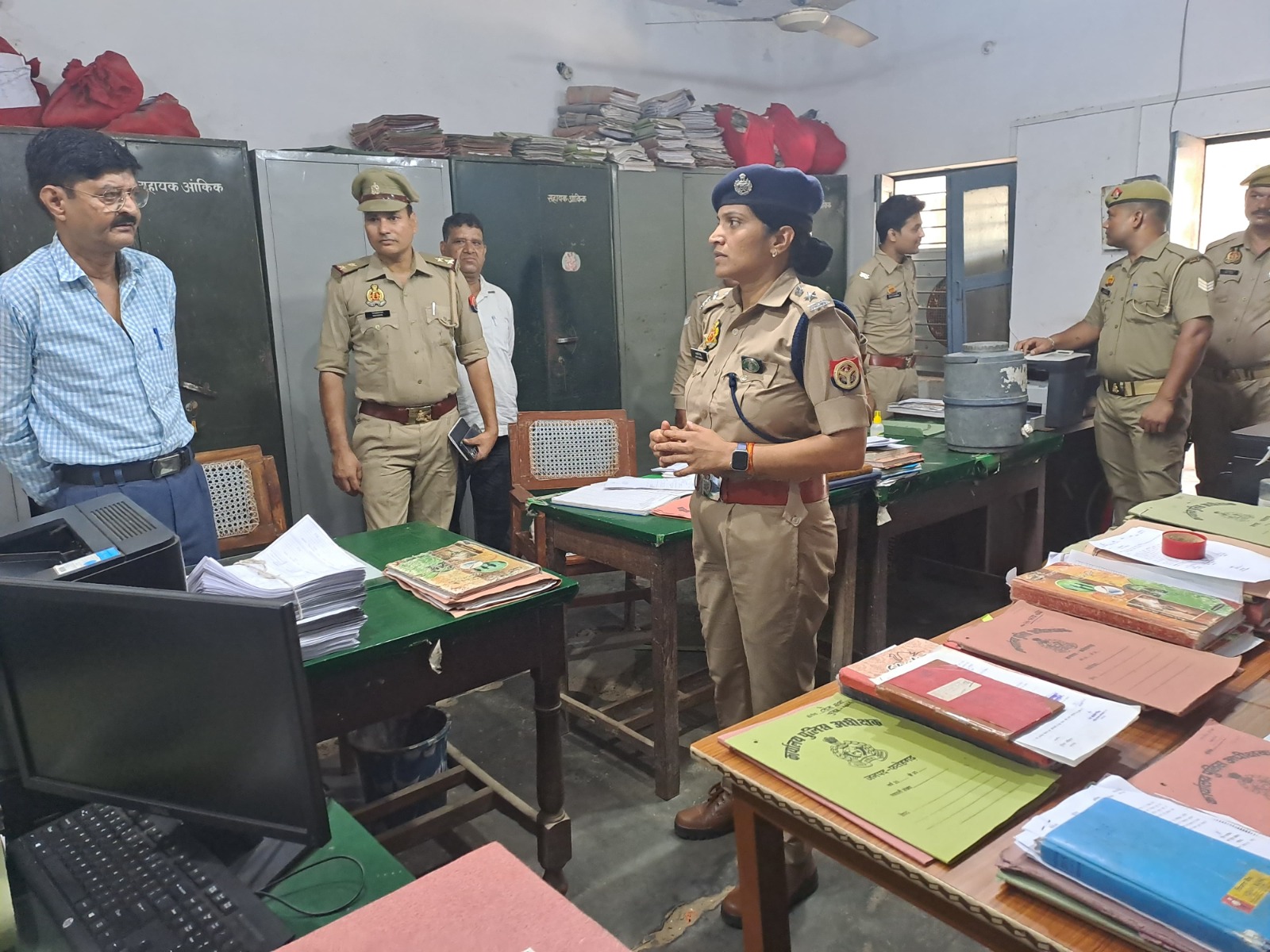 फर्रूखाबाद: फतेहगढ़ पुलिस ऑफिस का एसपी आरती सिंह ने किया औचक निरीक्षण दिए आवश्यक दिशा-निर्देश