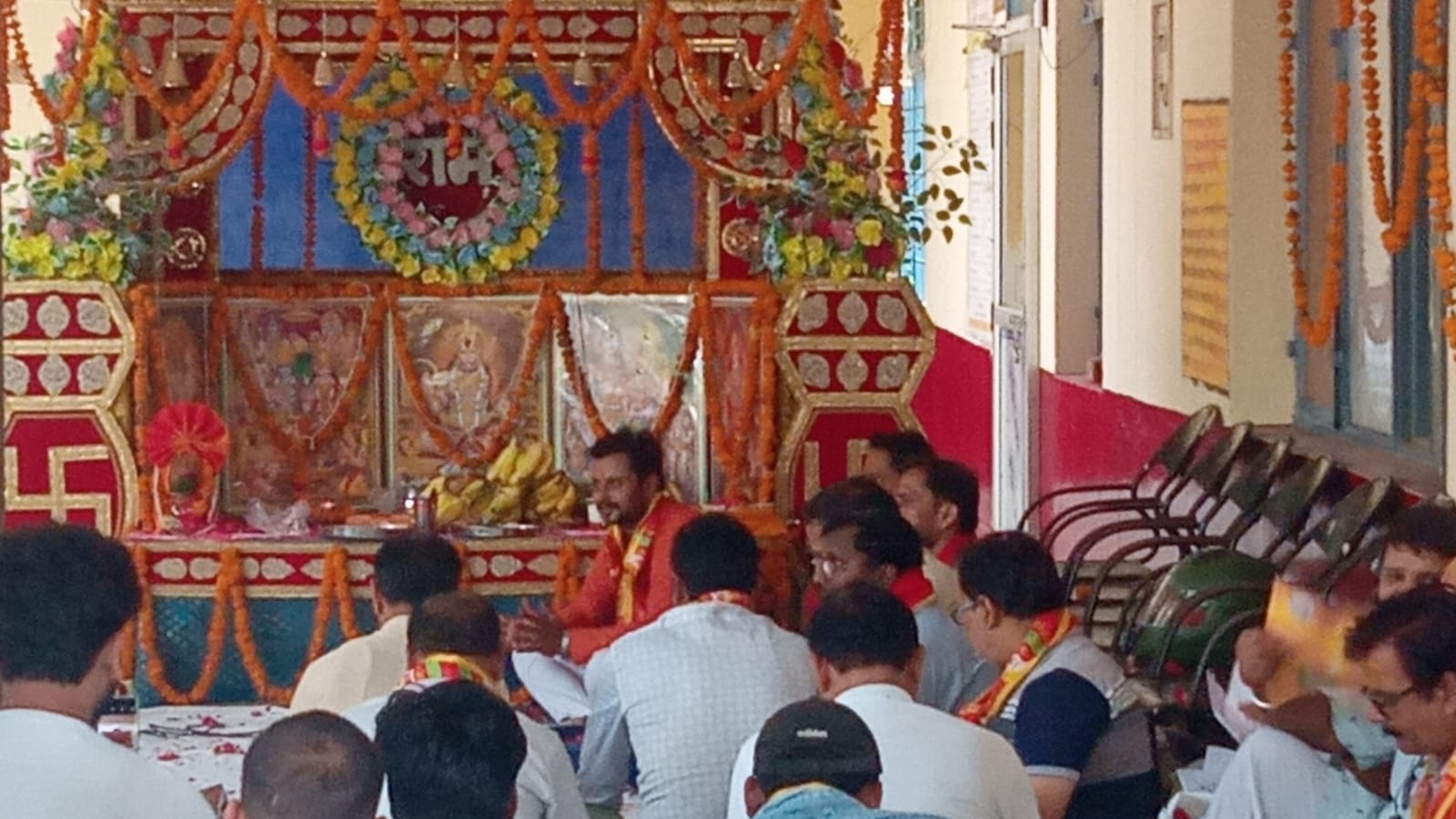 फर्रूखाबाद:लेखपाल संघ के तत्वावधान में तहसील प्रांगण में हुआ सुंदरकांड पाठ, भक्ति में डूबे अधिकारी और कर्मचारी।