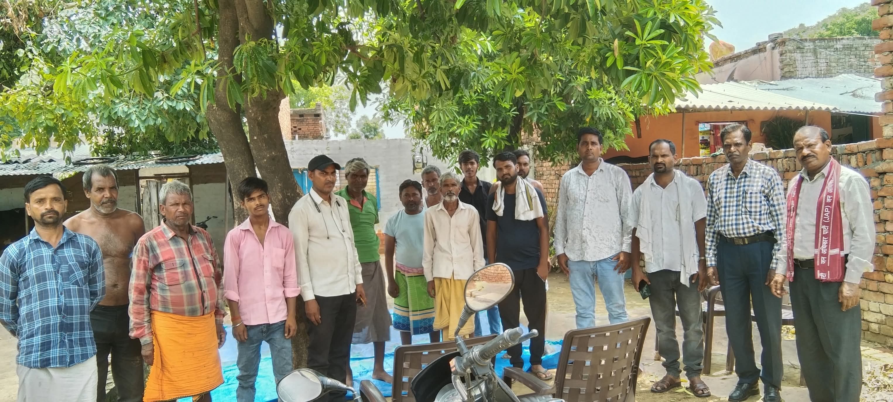 फर्रूखाबाद:जन अधिकार पार्टी की 'तैयारी जीत की, चलो गांव की ओर' मुहिम के अंतर्गत अमृतपुर में जनसभा आयोजित।
