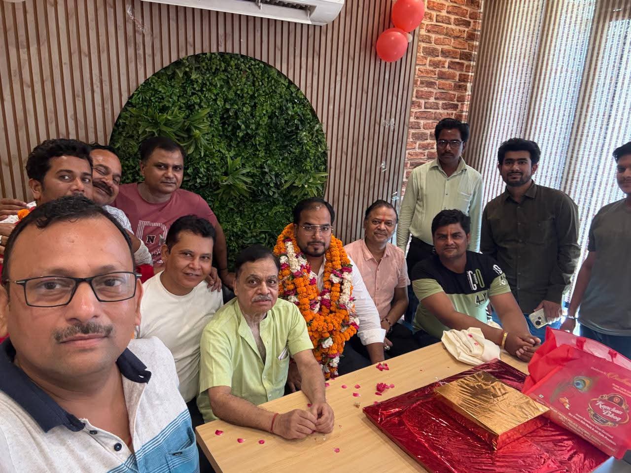फर्रूखाबाद:केमिस्ट एंड ड्रगिस्ट वेलफेयर एसोसिएशन द्वारा रजत कुमार पाण्डेय (ड्रग इंस्पेक्टर) का विदाई समारोह सम्पन्न।