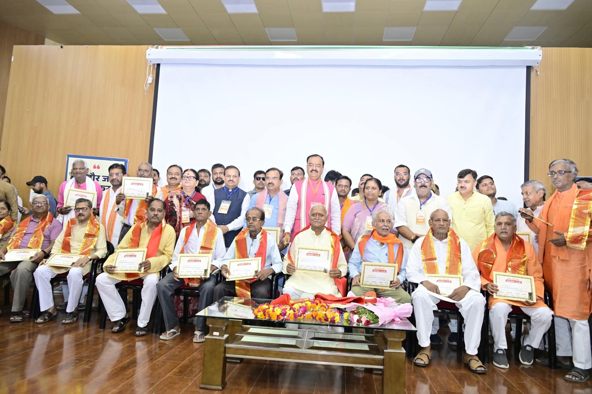 कानपुर:भारतीय संविधान प्रदर्शनी और मॉक पार्लियामेंट कार्यक्रम में उपमुख्यमंत्री केशव प्रसाद मौर्य ने की शिरकत, लोकतंत्र सेनानियों को किया सम्मानित