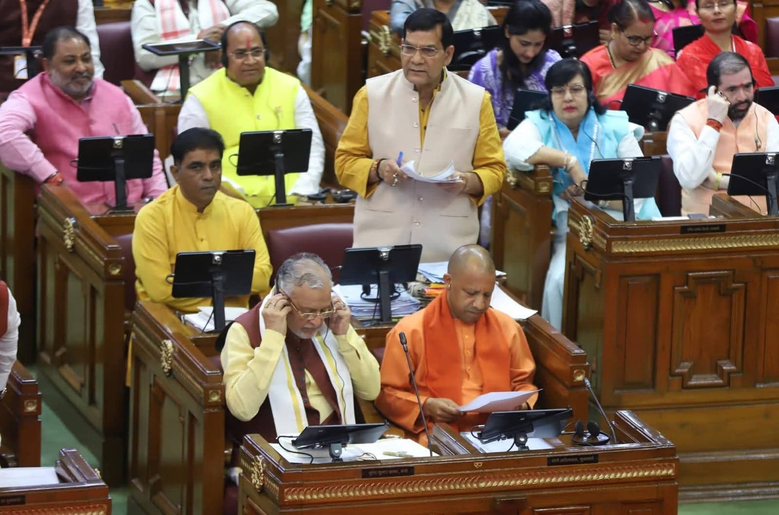 फर्रुखाबाद की बिजली व्यवस्था को नई रोशनी: विधायक मेजर सुनील दत्त द्विवेदी के प्रस्तावों को मिली वित्तीय स्वीकृति