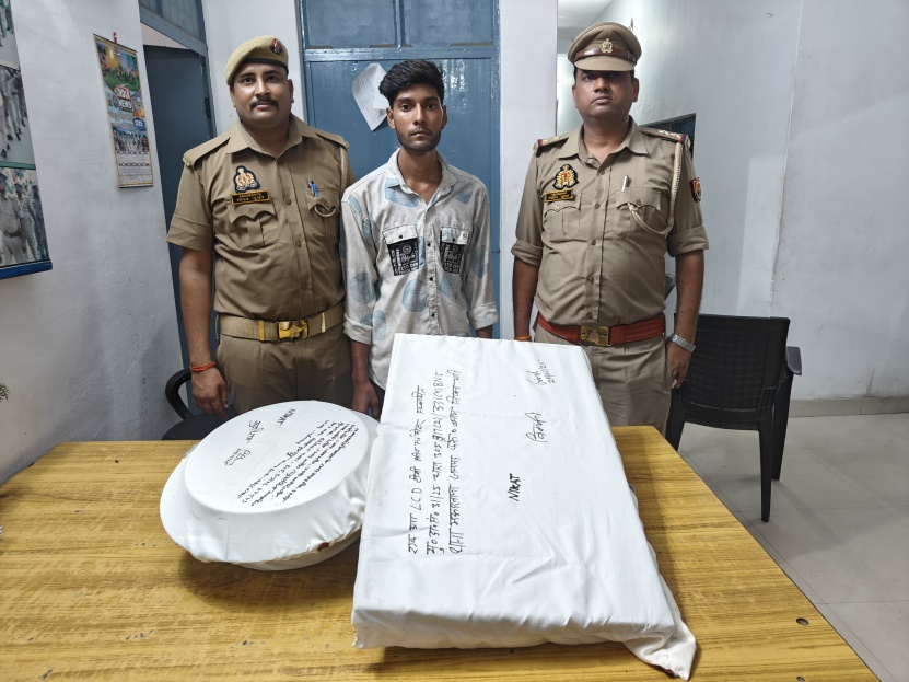 फर्रूखाबाद:चोरी के मामलों में वांछित अभियुक्त निकट उर्फ निखत चोरी के माल सहित गिरफ्तार
