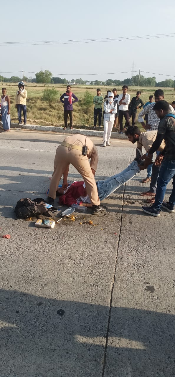 जौनपुर :अज्ञात वाहन की चपेट में आने बाइक सवार एक युवक की दर्दनाक मौत, दूसरा घायल