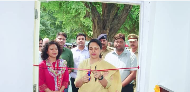 लखीमपुर खीरी : लखनऊ मंडल आयुक्त रोशन जैकब ने डीएम वार रूम का किया लोकार्पण