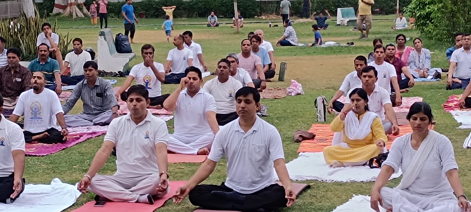 प्रयागराज: महापौर जी के द्वारा दीप प्रज्वलन कर योग सप्ताह का किया गया शुभारंभ