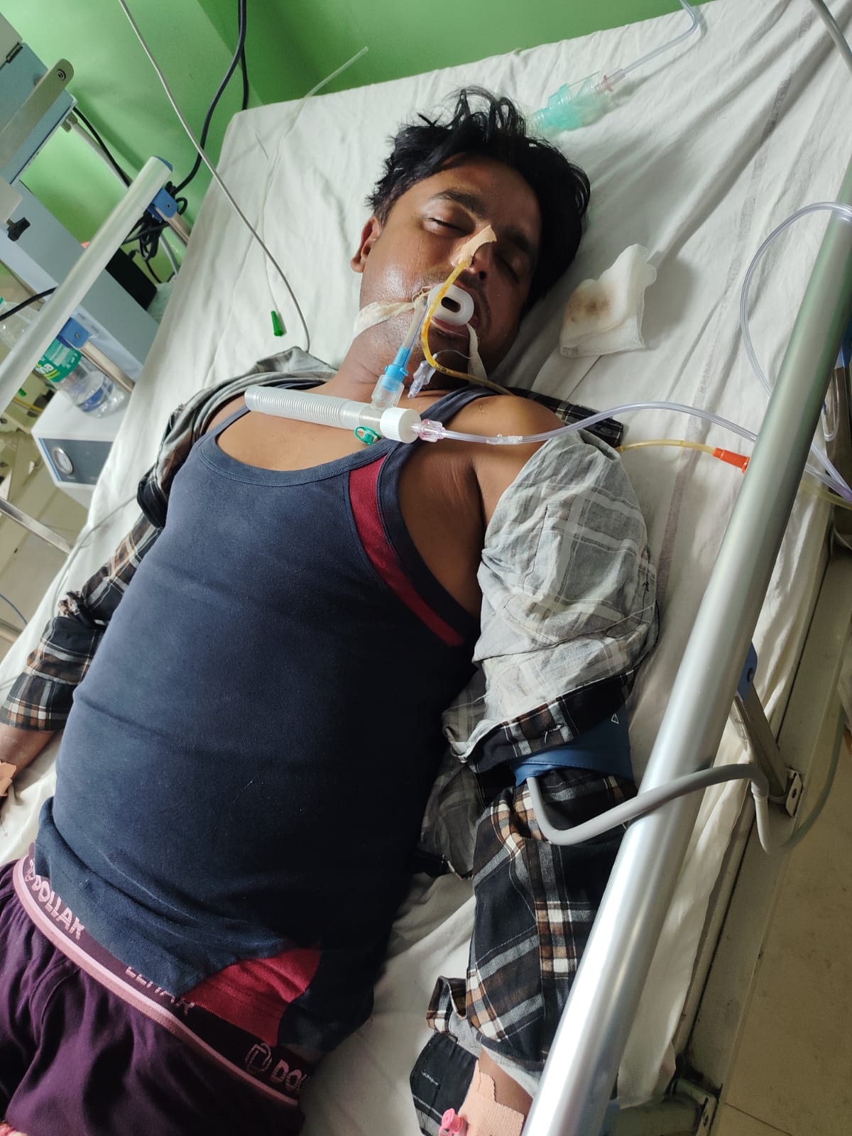 फर्रुखाबाद :तेज रफ्तार कार ने बाइक सवार को कुचला, हालत नाजुक