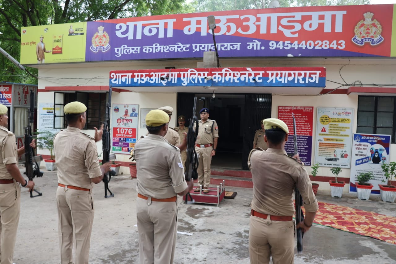 प्रयागराज : पुलिस उपायुक्त गंगानगर द्वारा थाना मऊआइमा का वार्षिक निरीक्षण कर सम्बन्धित को आवश्यक दिशा-निर्देश दिये गये