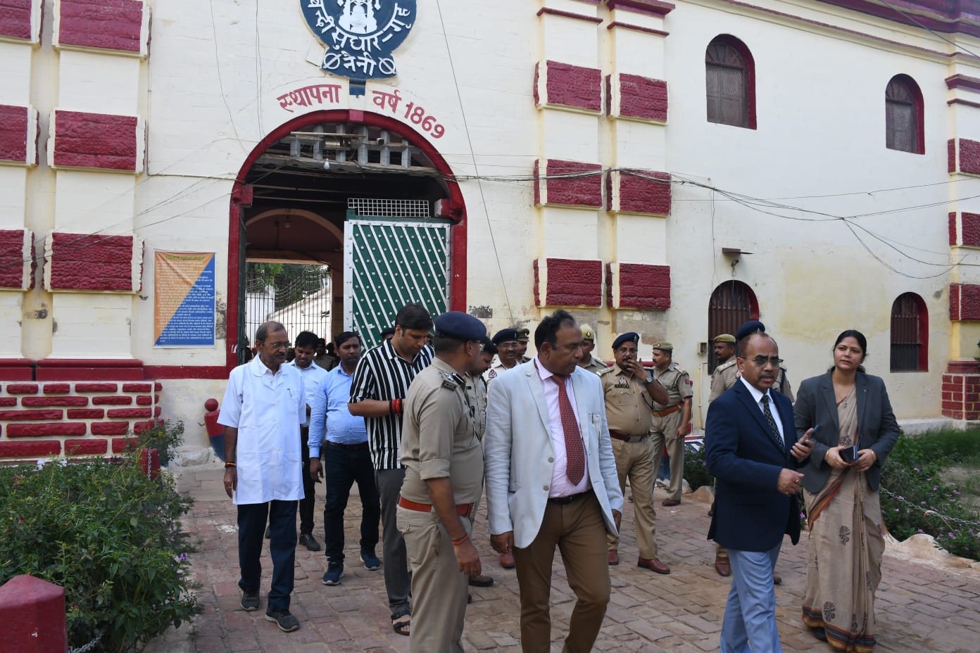 प्रयागराज : जनपद न्यायाधीश एवं जिलाधिकारी ने केन्द्रीय कारागार व जिला कारागार , नैनी का किया निरीक्षण, दिए आवश्यक दिशा-निर्देश
