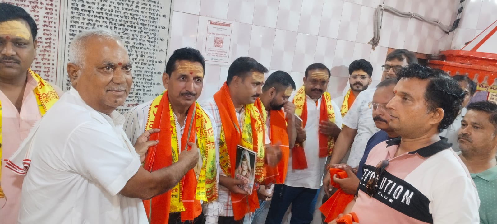पीलीभीत:बाबा अमरनाथ जी के दर्शन लिए पहले जत्थे में 9 तीर्थयात्री रवाना हुए। इन्हें कई जगह विदाई दी गई