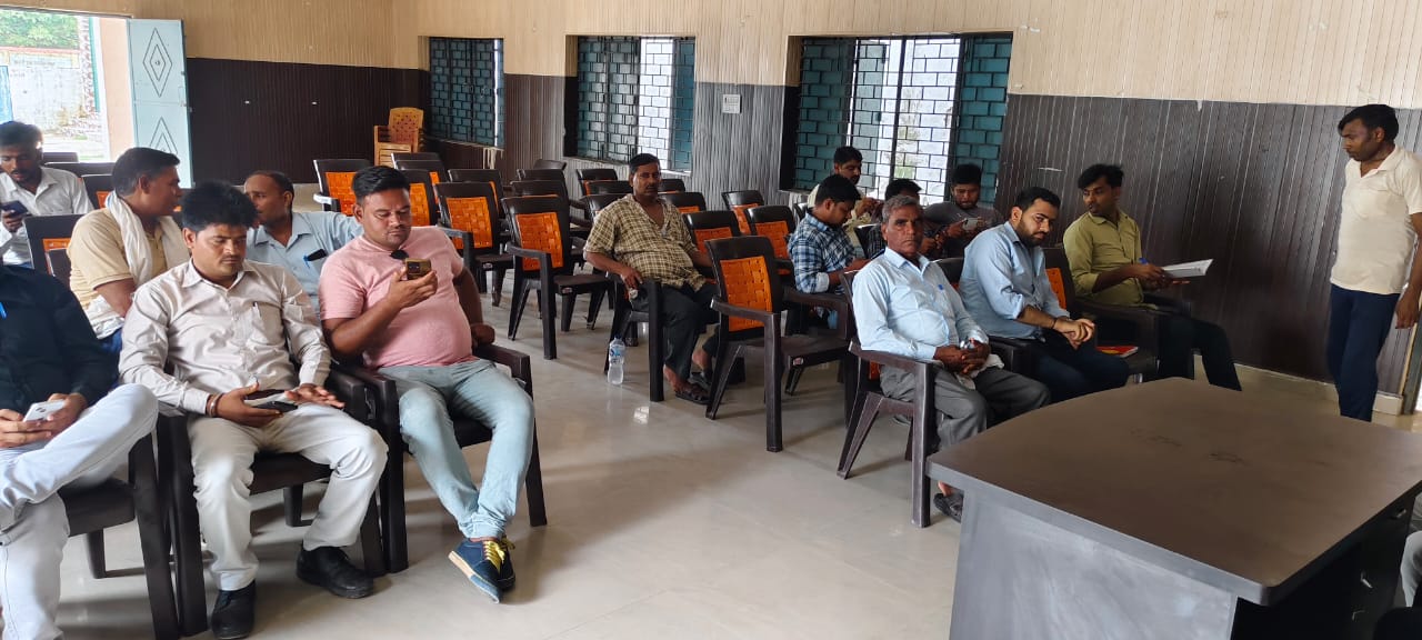 बरेली : पी एच सी रामनगर में संचारी रोग नियंत्रण अभियान के तहत सभी ग्राम प्रधानों को दी गई ट्रेनिंग।