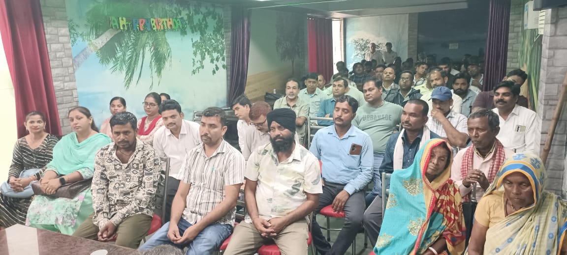 पीलीभीत :प्राथमिक शिक्षक संघ के प्रदेश आह्वान पर 50 से कम नामांकन बाले विद्यालयों में पेयरिंग ।
