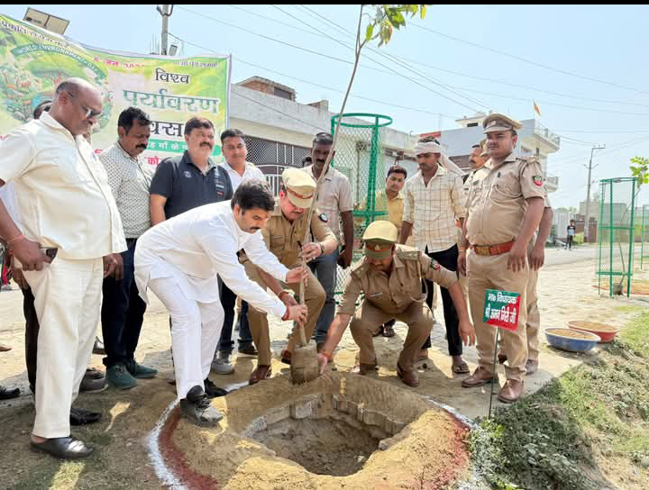 लखीमपुर खीरी : विश्व पर्यावरण दिवस पर गोला विधायक ने एक पेड़ मां के नाम पर वृक्षारोपण किया