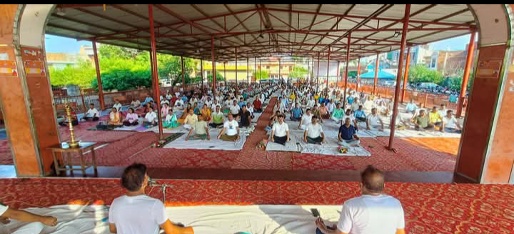 लखीमपुर खीरी : अंतर्राष्ट्रीय योग दिवस वैश्विक स्वास्थ्य के लिए योग का उत्सव, गोला विधायक की अध्यक्षता में संपन्न