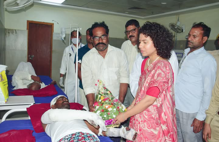 लखीमपुर खीरी: तेंदुए के हमले में घायलों से मिलने जिला अस्पताल पहुंची डीएम दुर्गा शक्ति नागपाल