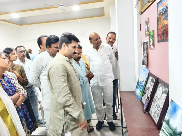 लखीमपुर खीरी : गोला विधायक ने किया ग्रीष्म कालीन चित्रकला कार्यशाला का समापन