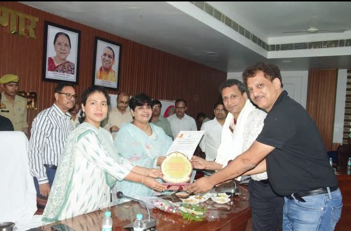 लखीमपुर खीरी : व्यापारी कल्याण दिवस पर करदाता व्यापारियों का हुआ सम्मान