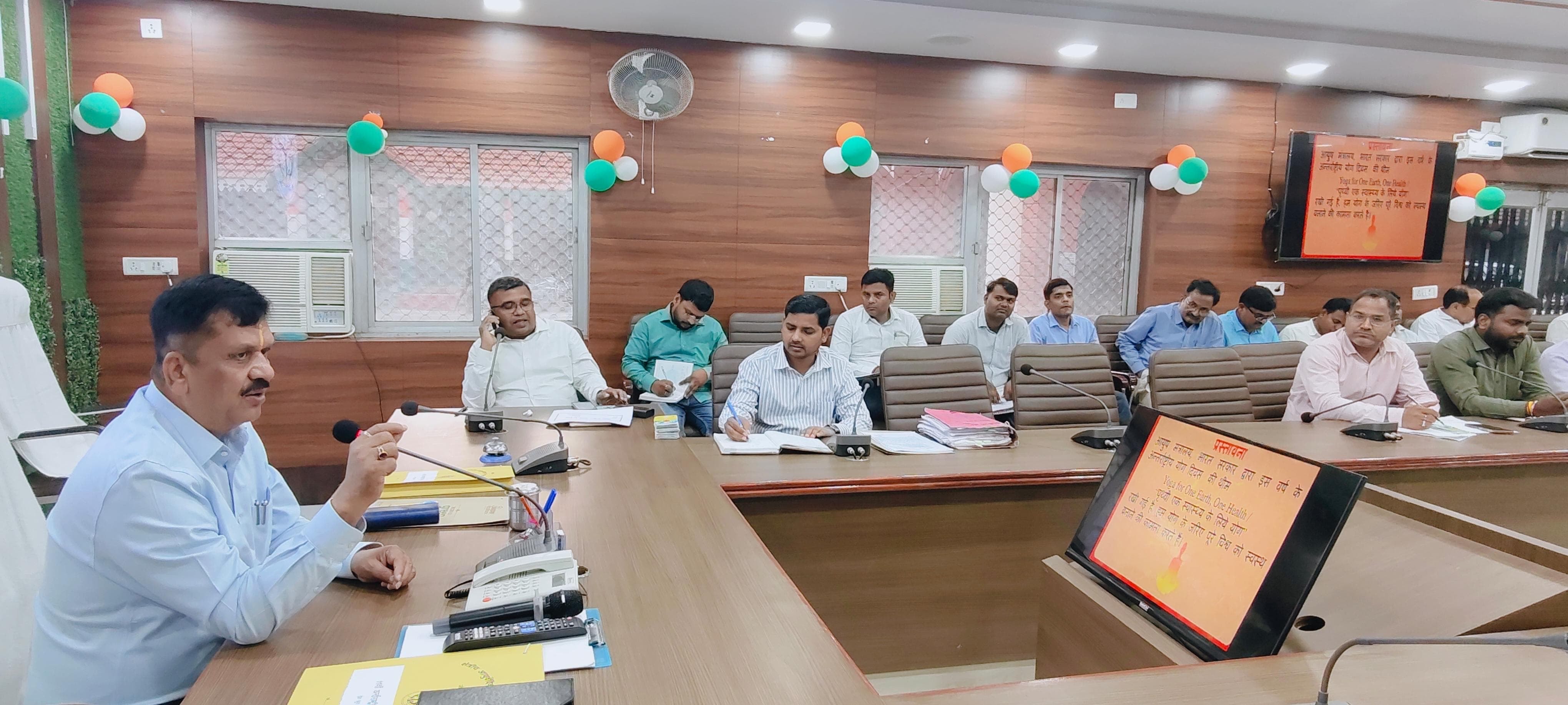 जौनपुर :जिलाधिकारी की अध्यक्षता में जिला स्वच्छता समिति की बैठक कलेक्ट्रेट सभागार में हुई संपन्न