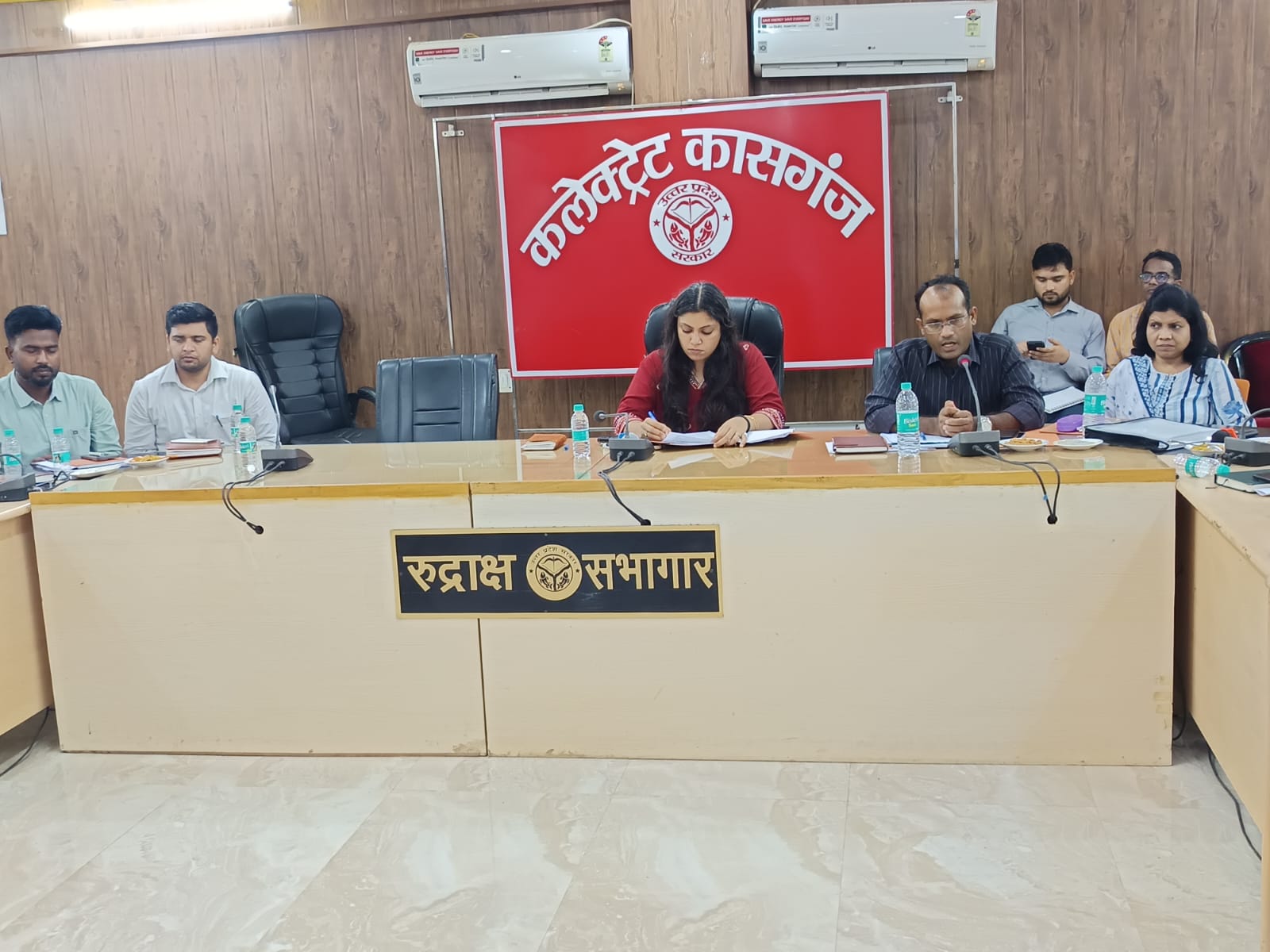 कासगंज :सेक्टर/स्टेटिक मजिस्ट्रेट मौके पर जाकर परीक्षा केन्द्रों पर साफ-सफाई, शौचालय,विद्युत,पेयजल,फर्नीचर, सीसीटीवी कैमरे, दीवाल घड़ी इत्यादि के देखने हेतु दिए निर्देश।